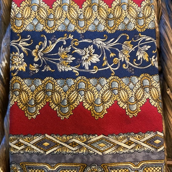 PRE-OWNED MEN'S BILL BLASS NECK TIE - Picture 3 of 4